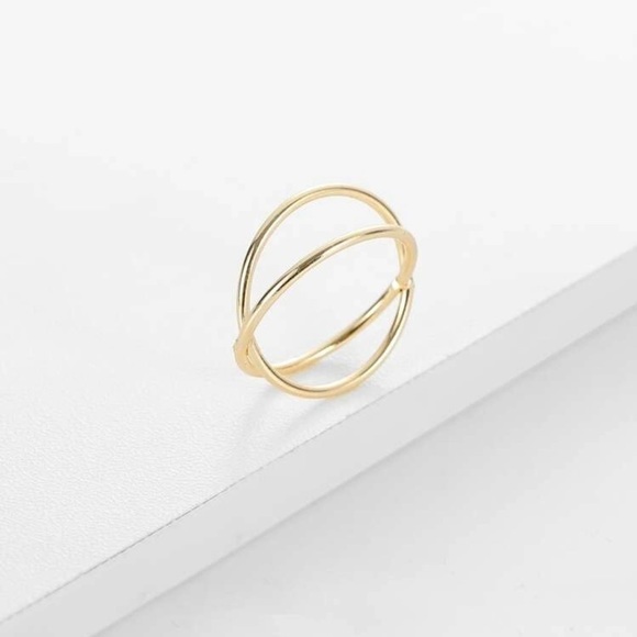 3/$30 💛 Criss Cross Earrings - Picture 2 of 4